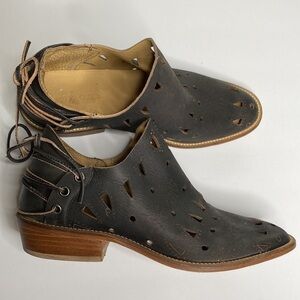 Musse & Cloud leather ankle booties women’s 10 ten embossed brown EUC